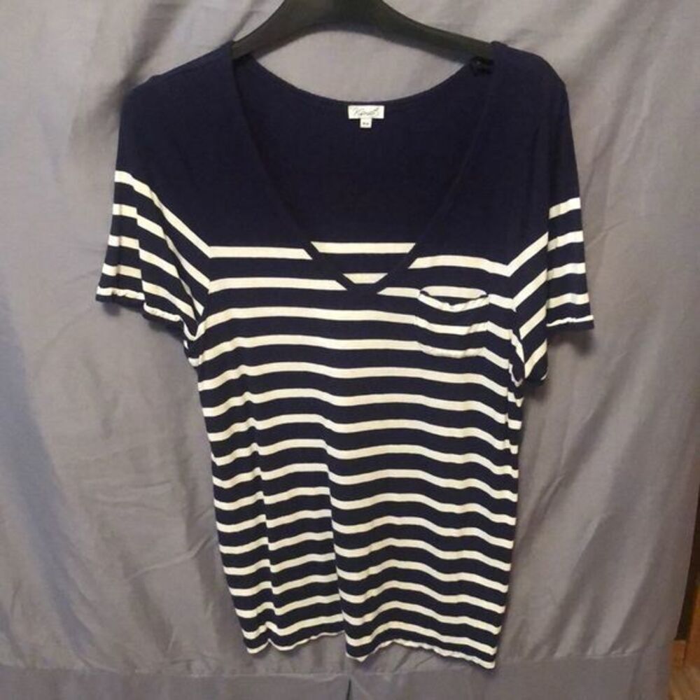 ⭐️Kismet Comfy blue & white striped tee